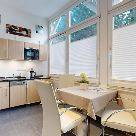 Ruhige Mit Strandkorb, Stranddistel, Apartment