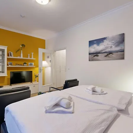 Ruhige Mit Strandkorb, Stranddistel, *