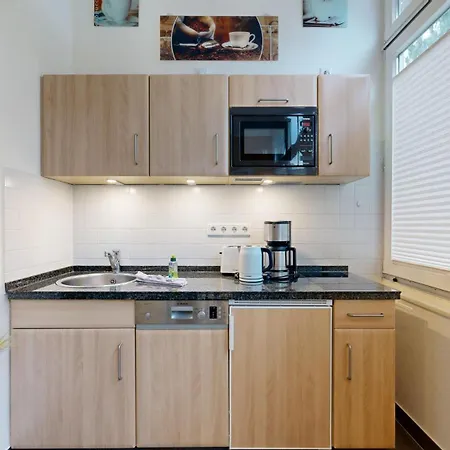 Ruhige Mit Strandkorb, Stranddistel, Binz