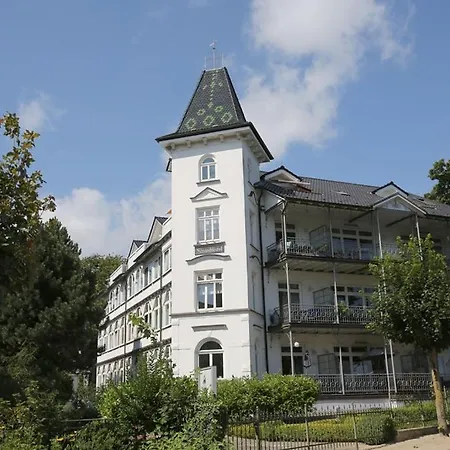 Ruhige Mit Strandkorb, Stranddistel,