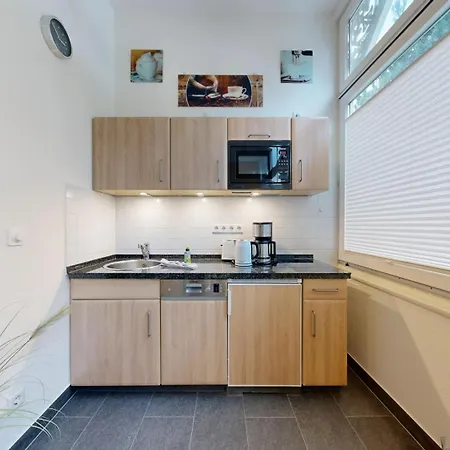 Ruhige Mit Strandkorb, Stranddistel, * 宾茨