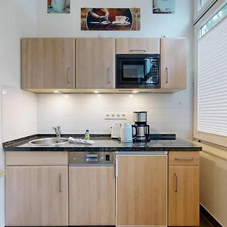 Ruhige Mit Strandkorb, Stranddistel, Binz