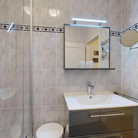 Ruhige Mit Strandkorb, Stranddistel, * Binz