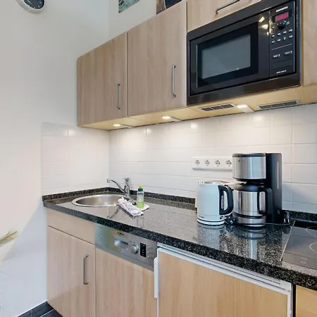 Ruhige Mit Strandkorb, Stranddistel,