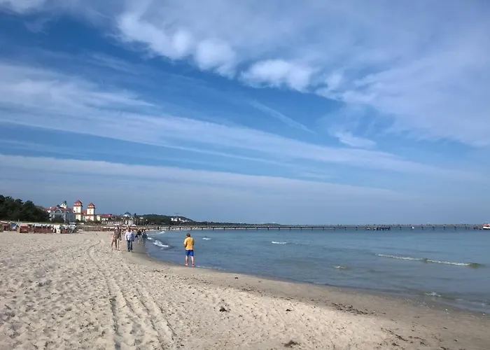 Ruhige Mit Strandkorb, Stranddistel, 公寓 *