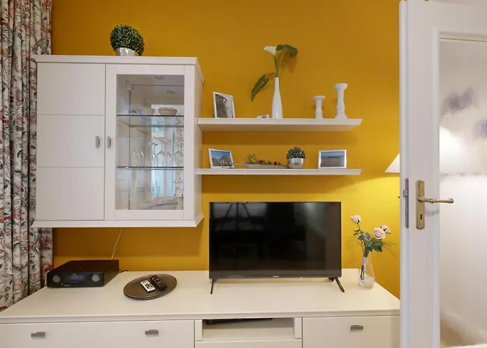 Ruhige Mit Strandkorb, Stranddistel, 公寓 宾茨