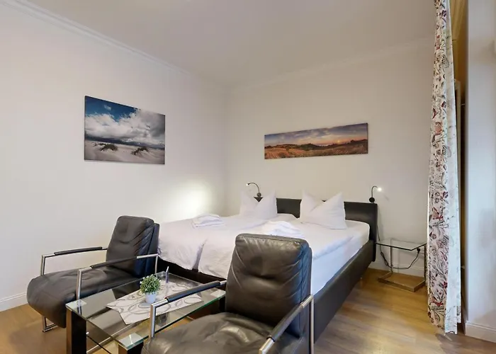 Ruhige Mit Strandkorb, Stranddistel, *