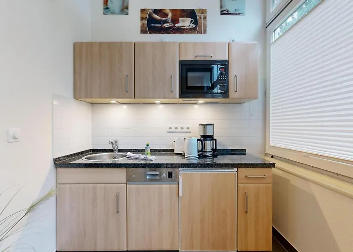 Ruhige Mit Strandkorb, Stranddistel, 宾茨