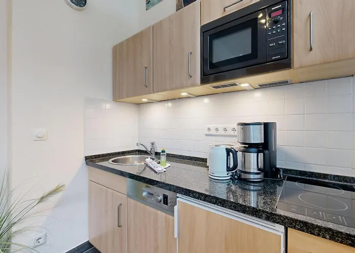 Ruhige Mit Strandkorb, Stranddistel,