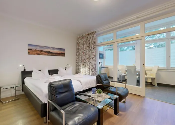 Ruhige Mit Strandkorb, Stranddistel, 公寓 *