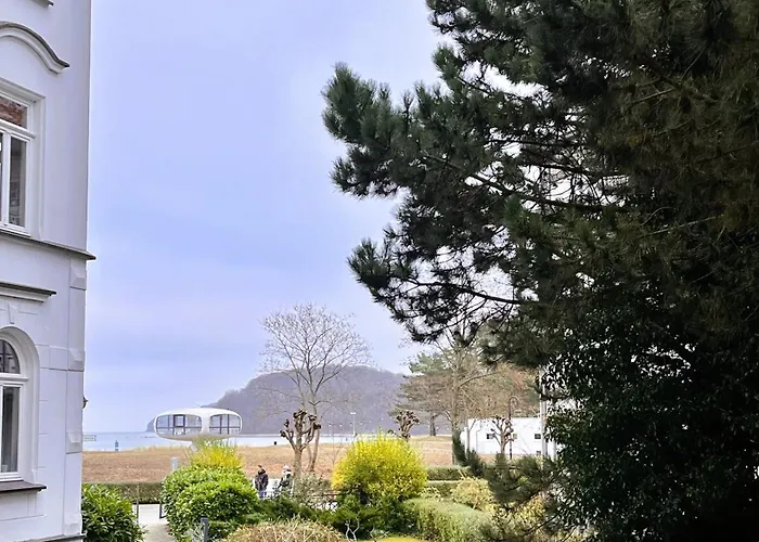 Ruhige Mit Strandkorb, Stranddistel, 公寓 *